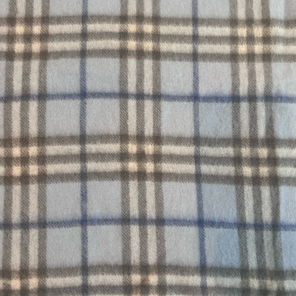 Burberry 100% Cashmere Scarf Blue and Gray Plaid Unisex - Picture 5 of 6